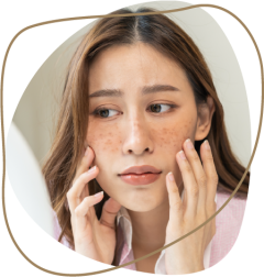 a close up of a woman